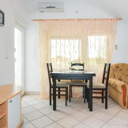 Apartament Beautiful In With Kitchen Vodice